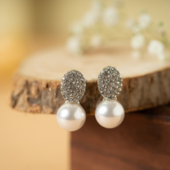 Sparking flower white pearl stud earrings