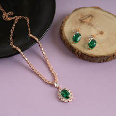 Set of green diamond pendant and earring