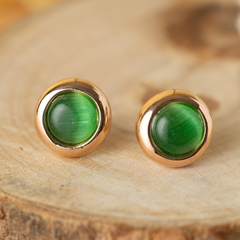 Round green stone stud earring