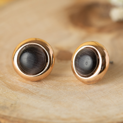 Round black stone stud earring