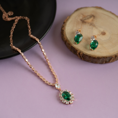 Set of green diamond pendant and earring