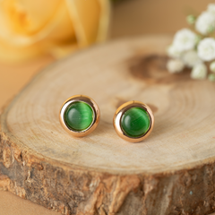 Round green stone stud earring